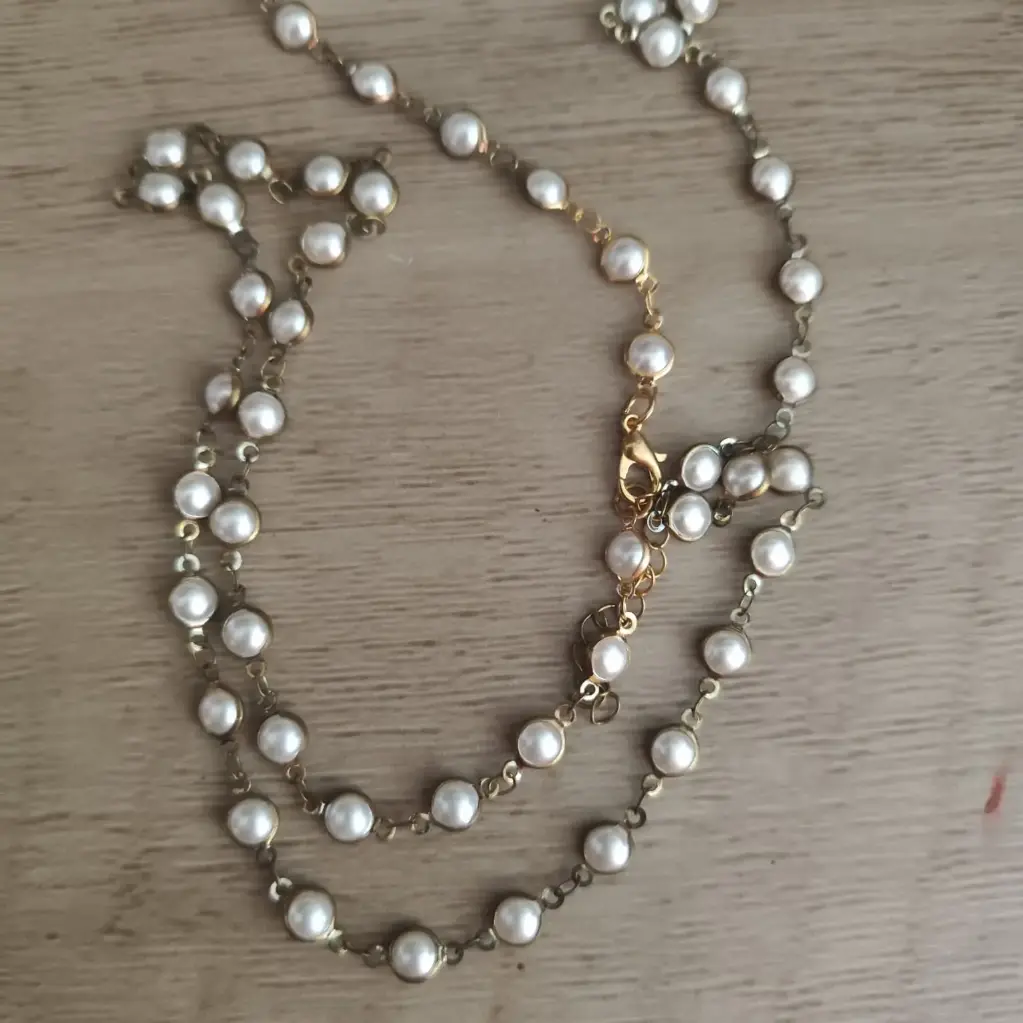 Correntinha de pérolas e ouro