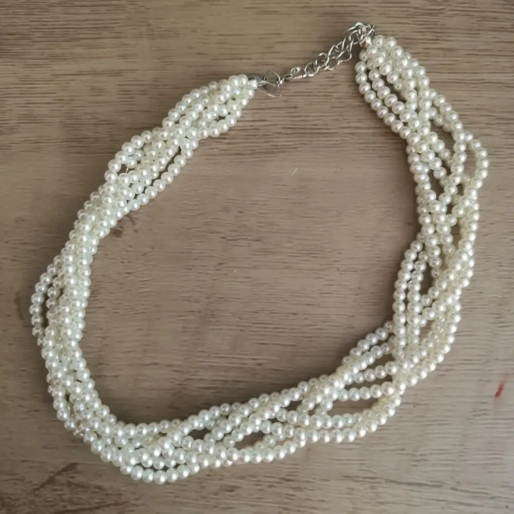 Colar de pérolas de várias camadas