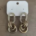 Brinco dourado em estilo cadeado