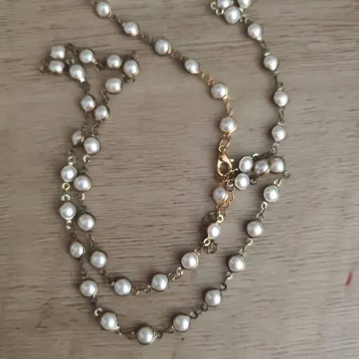 Correntinha de pérolas e ouro