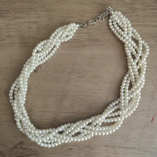 Colar de pérolas de várias camadas